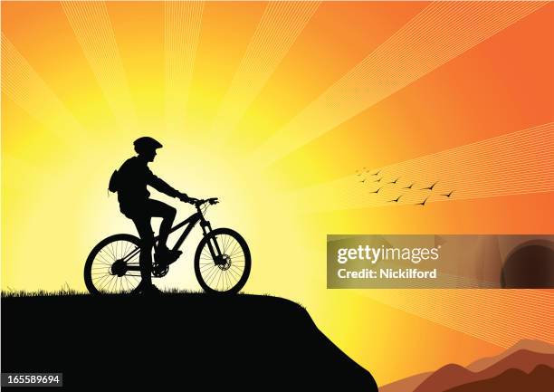 ilustraciones, imágenes clip art, dibujos animados e iconos de stock de motociclista la puesta de sol - bici de monta�ña