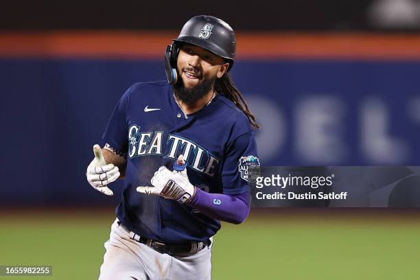 Crawford reacts as he rounds the bases after hitting a home run during the ninth inning against the New York Mets of the Seattle Mariners at Citi...