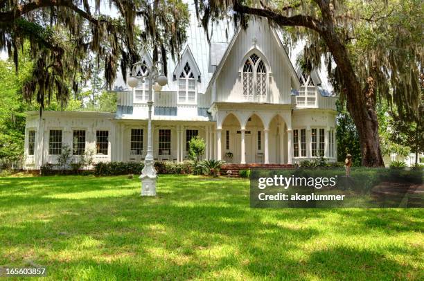 plantation mansion - american gothic stock-fotos und bilder