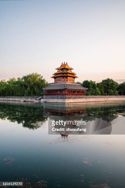 torre di guardia della città proibita a pechino - luogo dabitazione foto e immagini stock