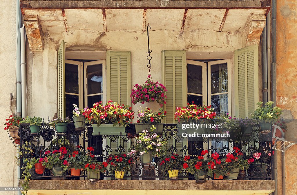 Balkon mit Blumen