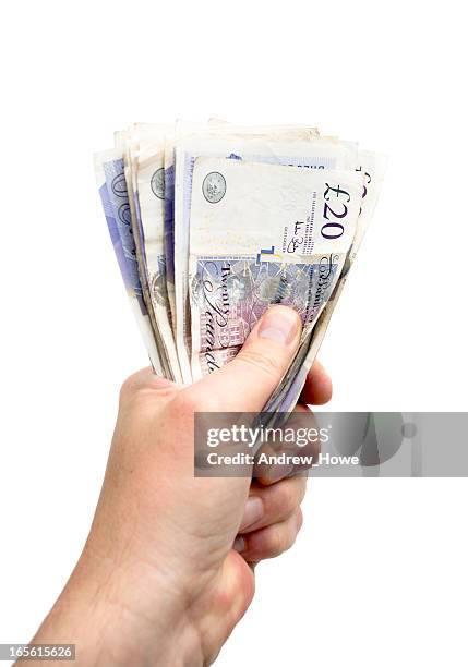 hand mit geld - british pound sterling stock-fotos und bilder