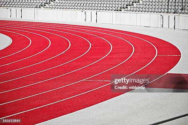 tartan corriendo pista de deporte - atletismo fotografías e imágenes de stock