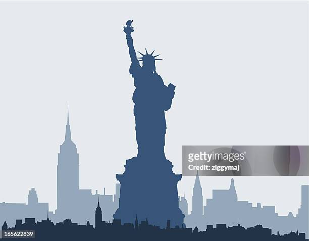 illustrazioni stock, clip art, cartoni animati e icone di tendenza di statua della libertà con skyline di new york - freedom