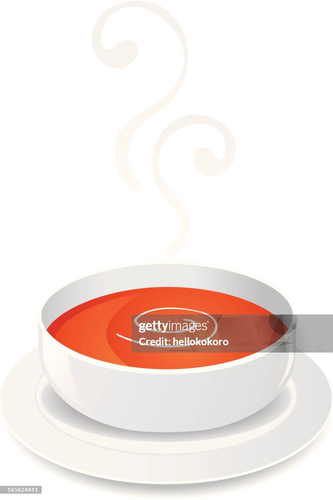 Soupe à la tomate avec une crème chaude