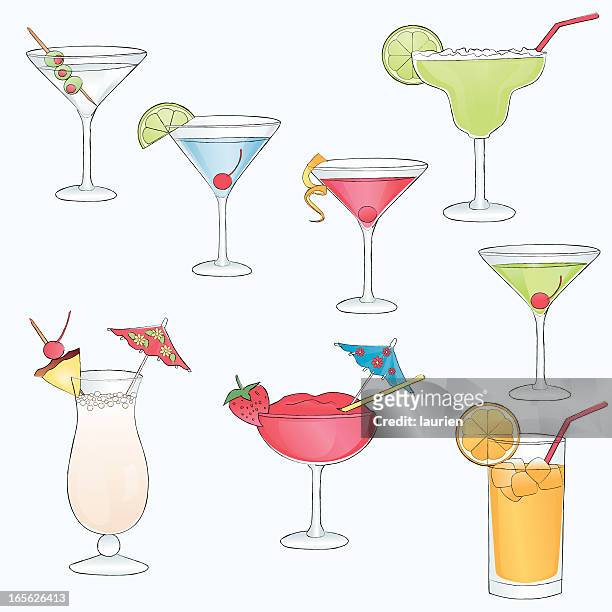 illustrazioni stock, clip art, cartoni animati e icone di tendenza di schizzo disegnato cocktail e bevande. - cosmopolitan cocktail