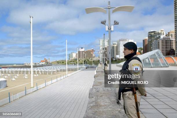 Soldier keeps watch at the seafront 01 November 2005 inside the exclusion area next to the Hermitage Hotel in Mar del Plata, Argentine, where the IV...