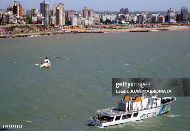 Coastguard vessel and a helicopter patrol the coast in front of Mar del Plata, Argentina, 03 November 2005. Argentine authorities imposed a huge...
