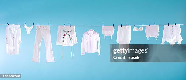 bianco lavanderia - vestito bianco foto e immagini stock