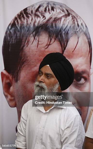 Supporter of Aam Aadmi Party at Sunder Nagari where leader Arvind Kejriwal was sitting on fourteenth day of his hunger strike against inflated...