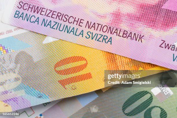 schweizer francs - schweizer währung stock-fotos und bilder