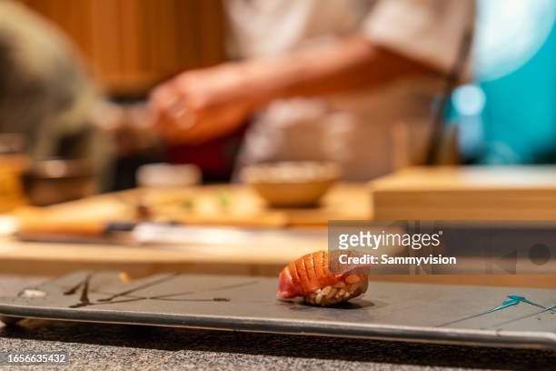 close-up of tuna sushi on the plate - washoku stock-fotos und bilder