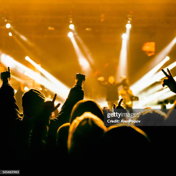 Party Crowd Rapper Hip Hop Crowd Photos and Premium High Res Pictures - Getty Images