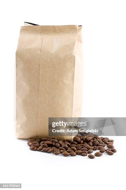 tasche mit kaffeebohnen - coffee bag stock-fotos und bilder