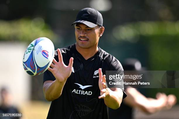 Tupou Vaa'i of the All Blacks warms up during a New Zealand All Blacks training session on September 03, 2023 in Lyon, France.