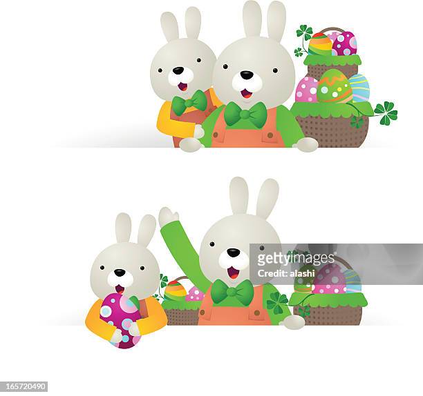 easter bunny familie mit leere schild, korb mit eiern - freizeit latzhose stock-grafiken, -clipart, -cartoons und -symbole