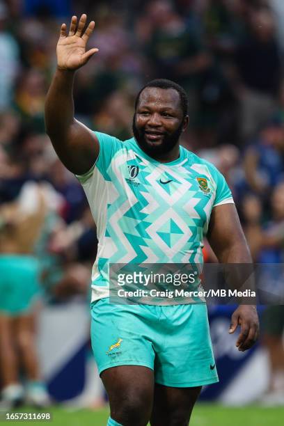 Ox Nche of South Africa acknowledges the crowd after the Rugby World Cup France 2023 match between South Africa and Scotland at Stade Velodrome on...