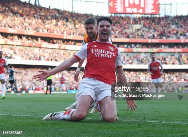 Declan Rice celebrates scoring the 2nd Arsenal goal during the Premier League match between Arsenal FC and Manchester United at Emirates Stadium on...