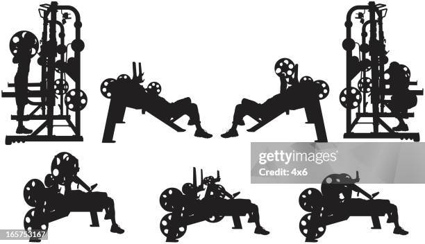 männer workout im fitnessstudio - schulterpresse stock-grafiken, -clipart, -cartoons und -symbole