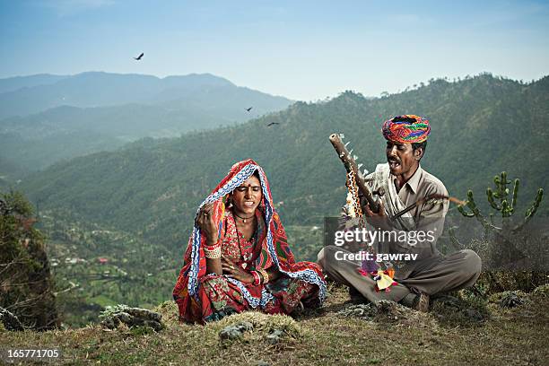 menschen aus den ländlichen indien: folk sänger von rajasthan - folk stock-fotos und bilder