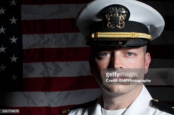 caucasian naval officer in dress whites uniform - amerikaanse zeemacht stockfoto's en -beelden