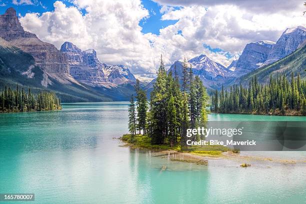 spirit island - see lake louise stock-fotos und bilder