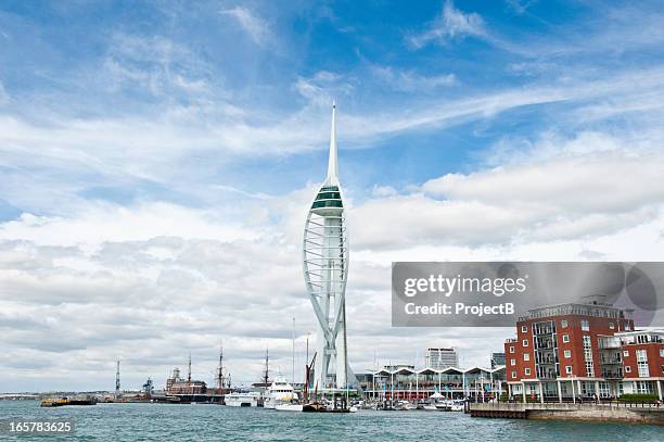 prevedete un giro al gunwharf quays per portsmouth - portsmouth hampshire foto e immagini stock