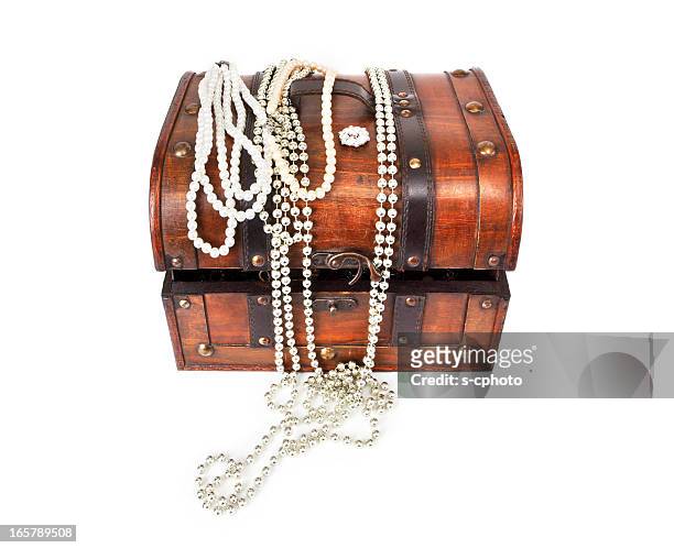 old treasure chest with jewellery - treasuregold bildbanksfoton och bilder