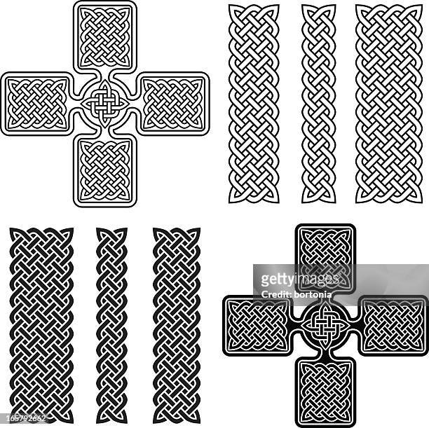 ilustraciones, imágenes clip art, dibujos animados e iconos de stock de cruz celta y knotwork ornamentos - celtic cross