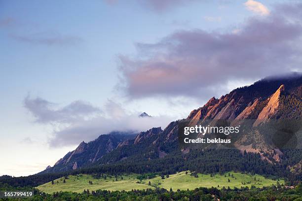 boulder colorado flatirons - boulder co stockfoto's en -beelden