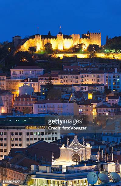 lisbon castelo de sao jorge baixa rooftops illuminated night portugal - mouraria stockfoto's en -beelden