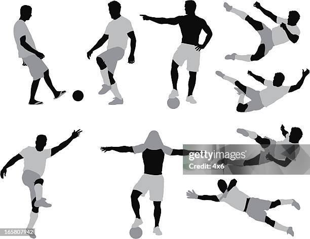 illustrations, cliparts, dessins animés et icônes de silhouette de l'homme jouant au football - joueur de football