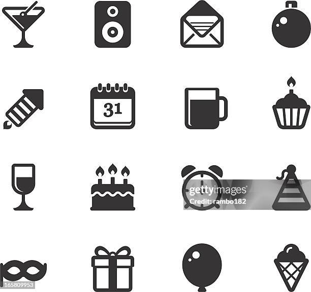 ilustraciones, imágenes clip art, dibujos animados e iconos de stock de iconos de fiesta y celebración - gorro de cumpleaños