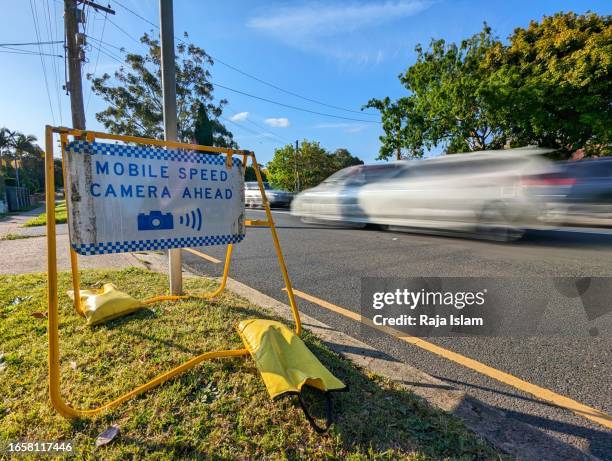speed camera warning - flitspaal stockfoto's en -beelden