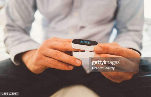 sala de estar com asma - oxigênio-equipamento-médico - fotografias e filmes do acervo