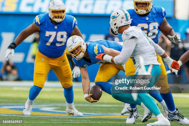 Inglewood, CA, Sunday, Sept. 10, 2023 - Los Angeles Chargers quarterback Justin Herbert stumbles out of the pocket to scramble for a few yards on a...