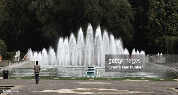 battersea water fountain - wandsworth stock pictures, royalty-free photos & images