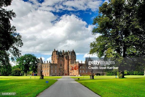 glamis castle - glamis castle in scotland stock pictures, royalty-free photos & images