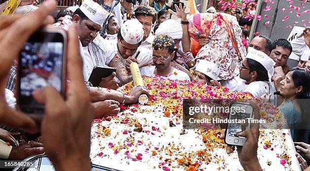 Supporters showering flowers on Aam Admi Party leader Arvind Kejriwal after he broke his 15 day old fast against inflated power and water bills at...