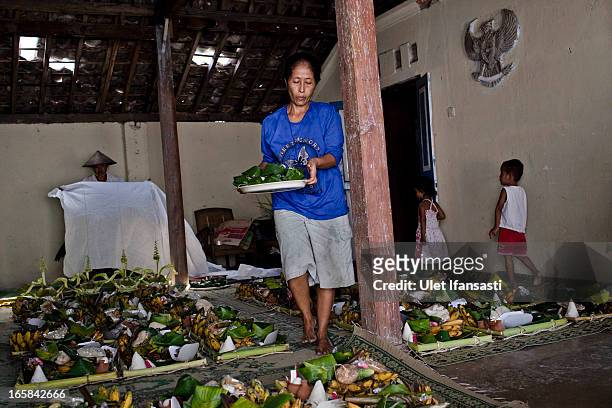 Woman prepares foods as an offering during the Cembengan ritual 'Manten Tebu' on April 6, 2013 in Yogyakarta, Indonesia. The Cembengan ritual,...
