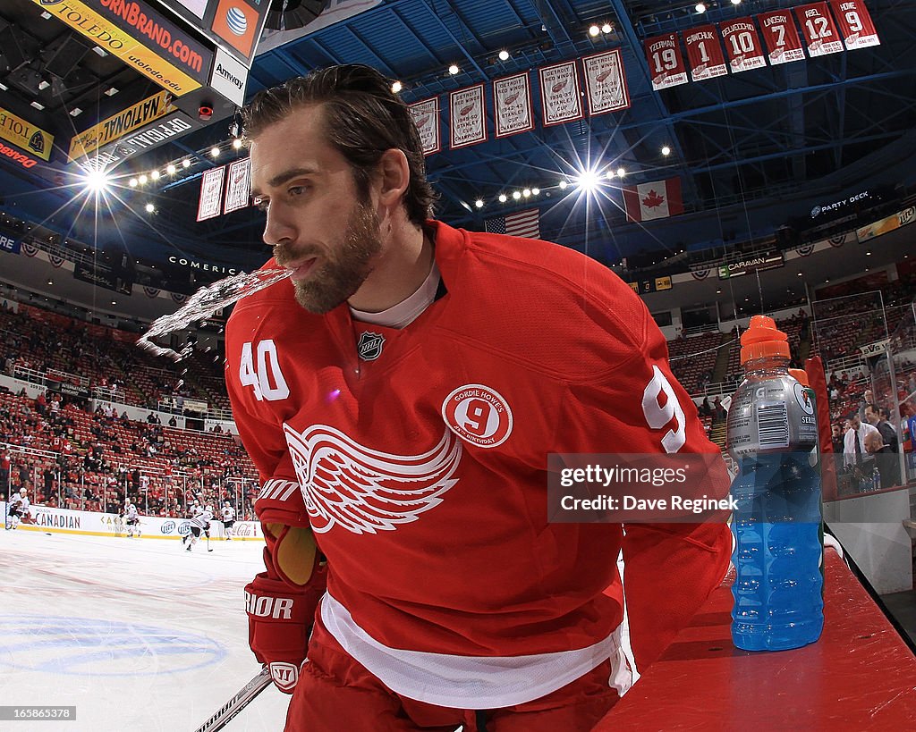 Chicago Blackhawks v Detroit Red Wings