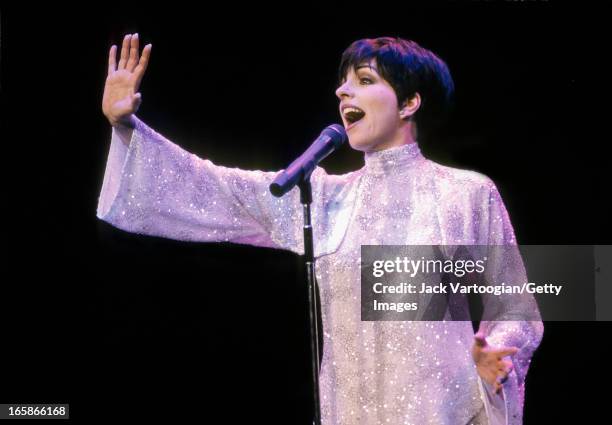 American entertainer Liza Minnelli performs in her 'Stepping Out at Radio City' revue at Radio City Music Hall, New York, New York, April 22, 1991.