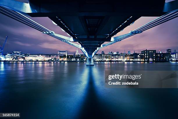 london millenium bridge at night - london bridge night stock pictures, royalty-free photos & images