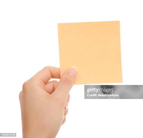 blanc nota en mujer mano en blanco - business person handing over a letter fotografías e imágenes de stock