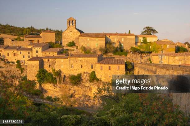 minerve medieval village, hérault,  languedoc-rosellón-mediodía-pirineos, francia. - hérault stock pictures, royalty-free photos & images