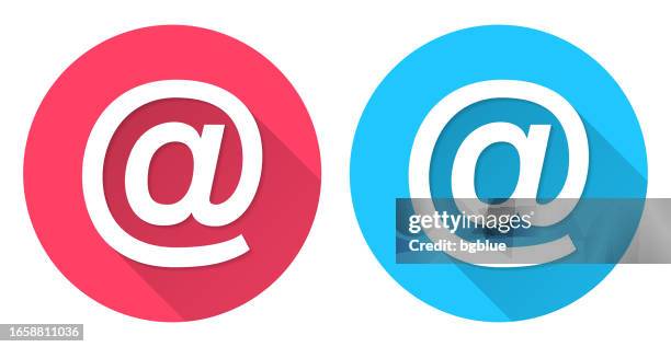 illustrazioni stock, clip art, cartoni animati e icone di tendenza di a. icona rotonda con ombra lunga su sfondo rosso o blu - chiocciola simbolo ortografico