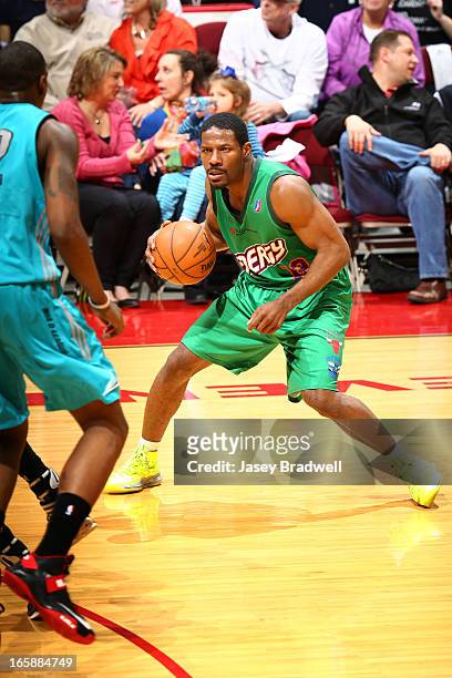 Othyus Jeffers of the Iowa Energy faces the Sioux Falls Skyforce in an NBA D-League game on April 6, 2013 at the Wells Fargo Arena in Des Moines,...