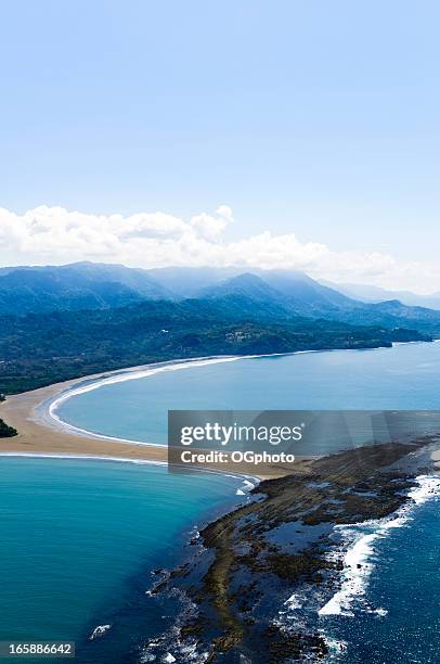 vista aérea de punta uvita en parque nacional marino ballena - costa rica fotografías e imágenes de stock