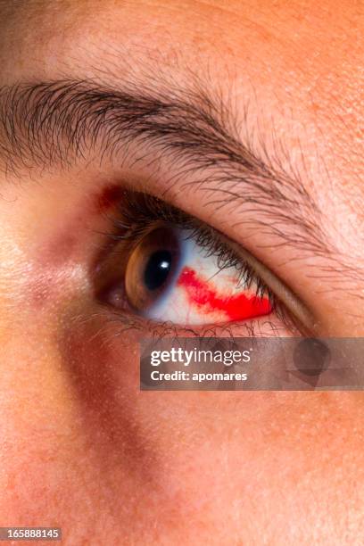 boodshot eye - lederhaut stock-fotos und bilder