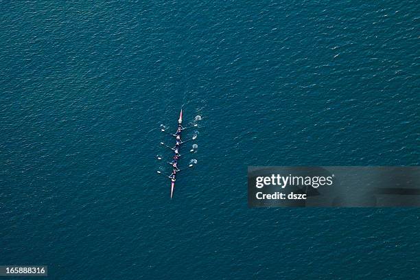 scull remo de barco no rio colorado perto de austin, texas - tripulação - fotografias e filmes do acervo